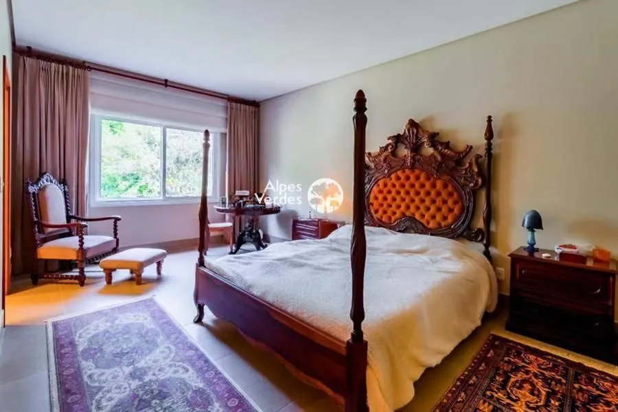 Imagem Vende-se Casa em Condominio com 4 suites a 5 minutos da Rua Coberta