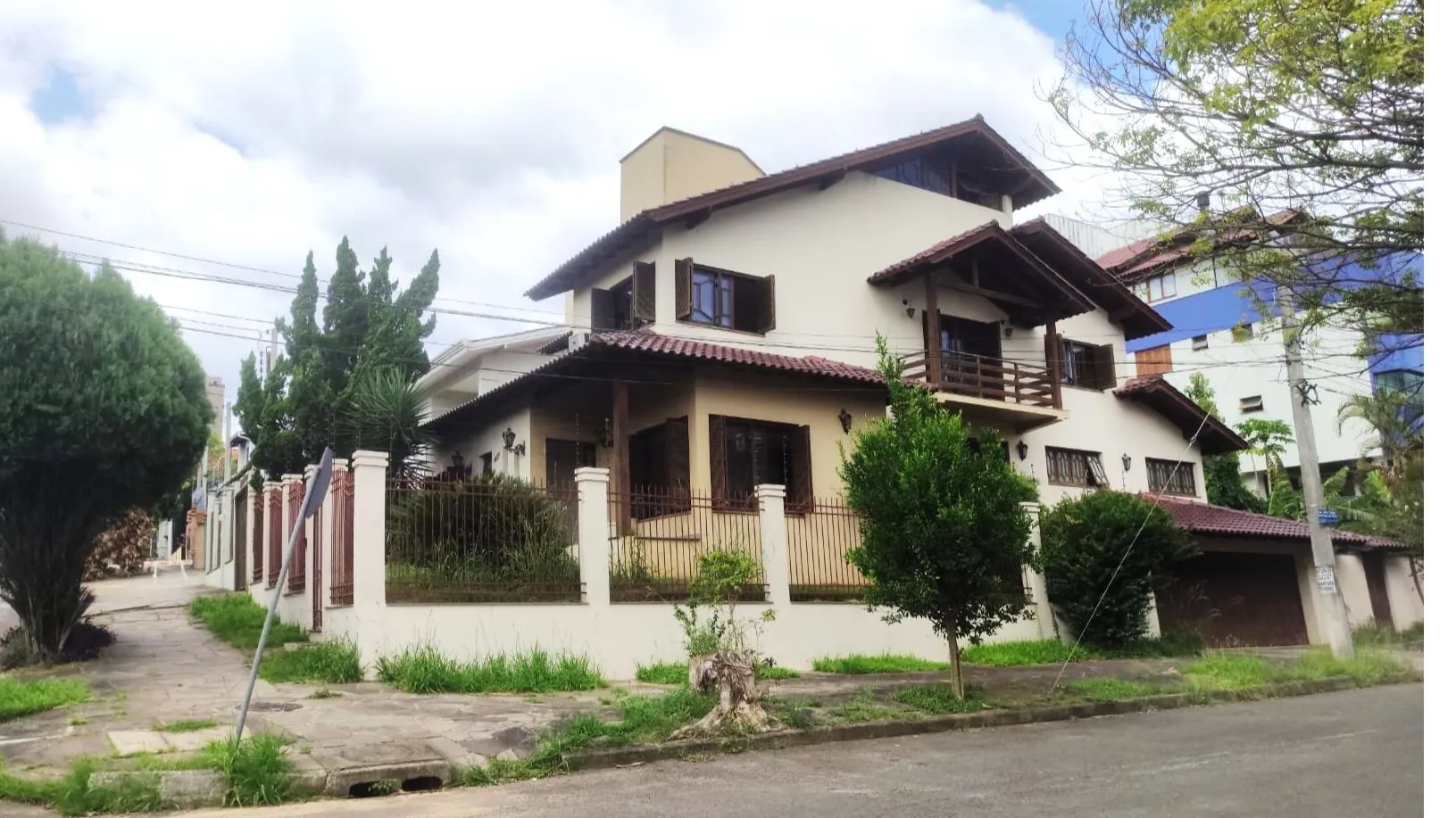 Foto do imóvel Triplex à venda em Porto Alegre, Jardim Itu-Sabará, com 5 quartos, 338.77m2