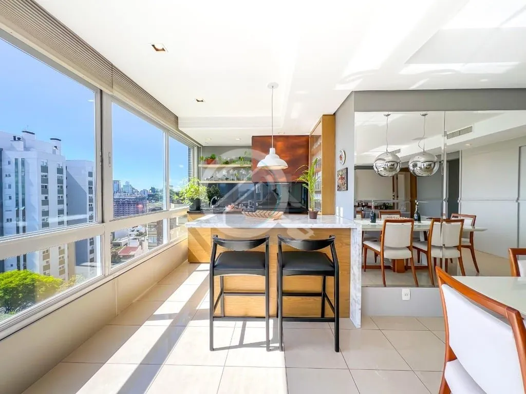 Imagem Apartamento semi mobiliado parte alta do bairro com vista! São 3 suítes todas com piso aquecidos (...