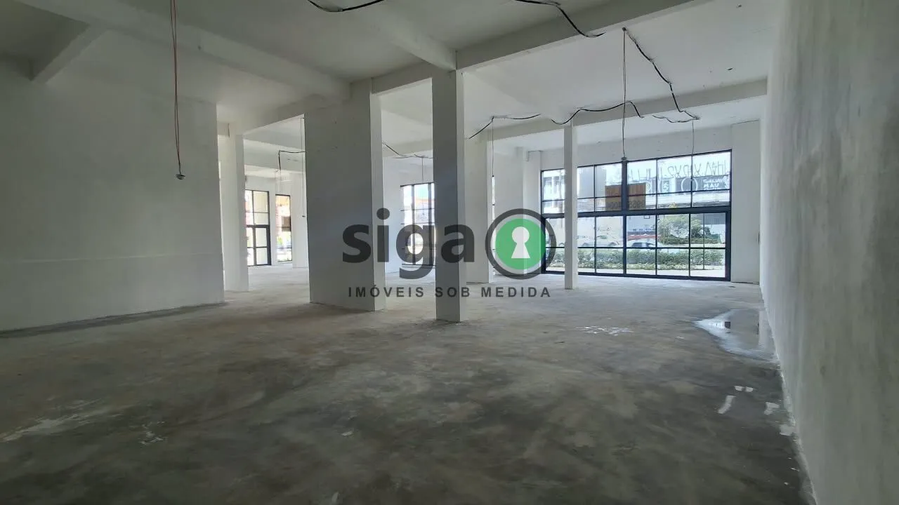Imagem Loja de esquina com 500 m² para locação no Brooklin | Pé-direito duplo e porte-cochère