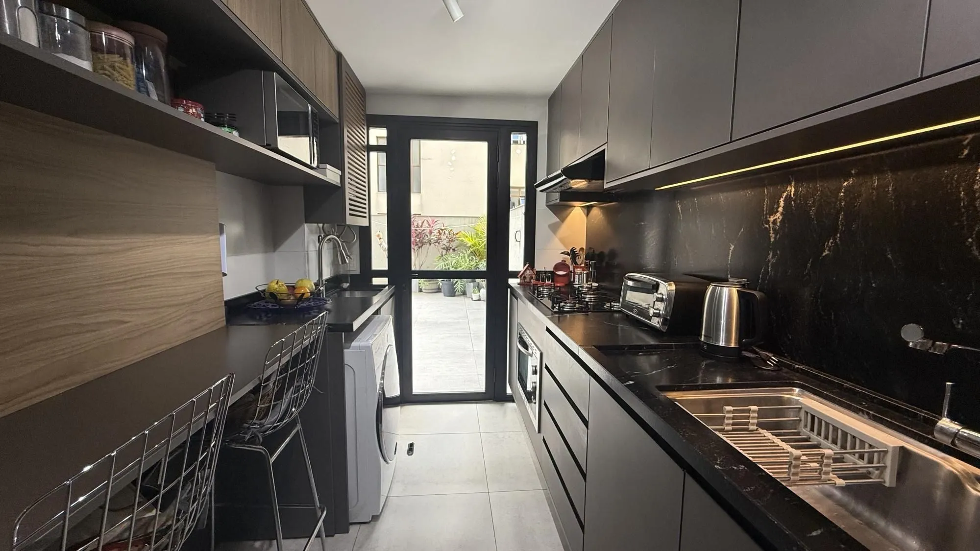 Imagem Apartamento Garden 2 suítes, 182m², 2 vagas - bairro Petrópolis