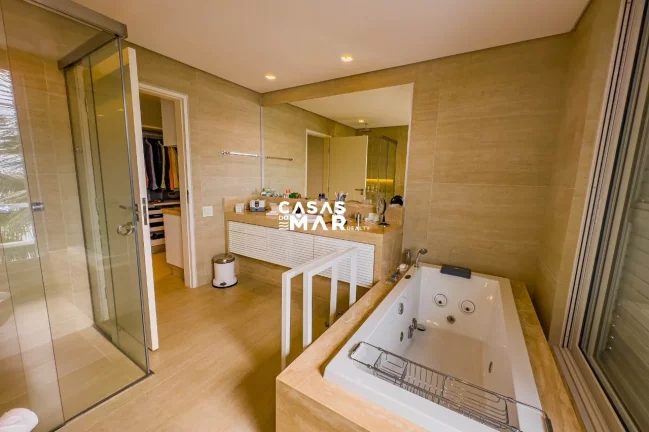 Imagem Casa Luxuosa Frente Mar em Tanguá, Angra dos Reis-RJ: 6 suítes, praia particular e deck para embarcações.