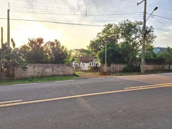 Imagem Seu Refúgio em Boca do Monte: Casa e Pátio Amplo em Local Tranquilo