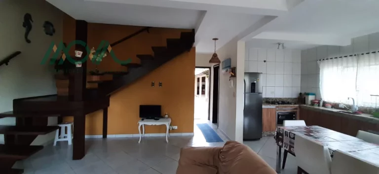 Imagem Espaçoso sobrado disponível para locação mensal, apenas 250 metros da praia!