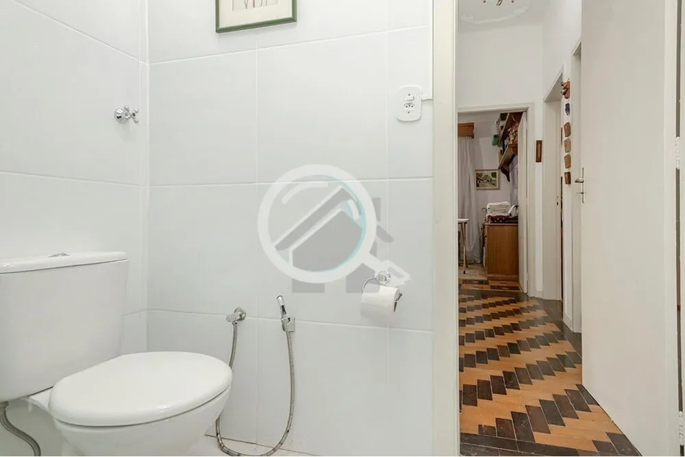 Imagem Excelente apartamento térreo localizado no bairro Menino Deus. Imóvel com 76m² distribuído em 2 ...