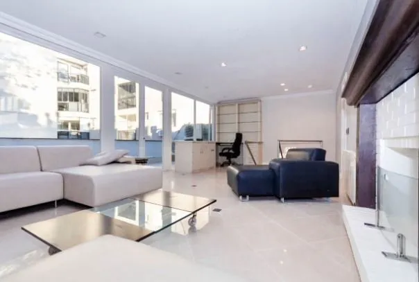 Imagem Apartamento à venda em Porto Alegre, Auxiliadora, com 1 quarto, 120m2
