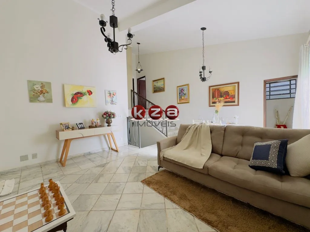 Imagem Casa à venda em Valinhos-SP, Jardim Santo Antônio! 3 quartos, 1 suíte, 2 salas, 3 banheiros, 2 vagas, 211m².