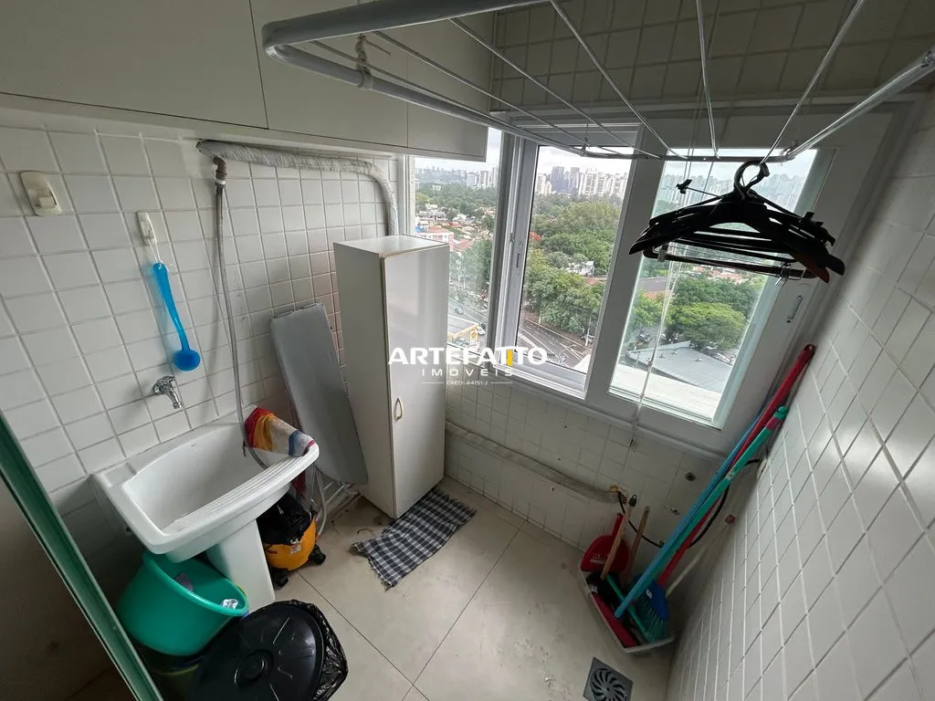 Imagem Este apartamento reformado está localizado em uma das regiões mais práticas
