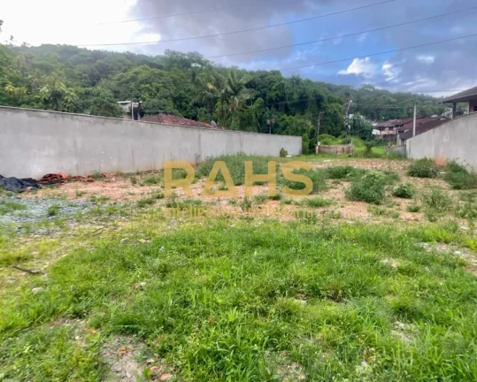 Imagem Terreno Plano à venda no Bairro Paranaguamirim em Joinville por R$450.000,00 Terreno com área tota...