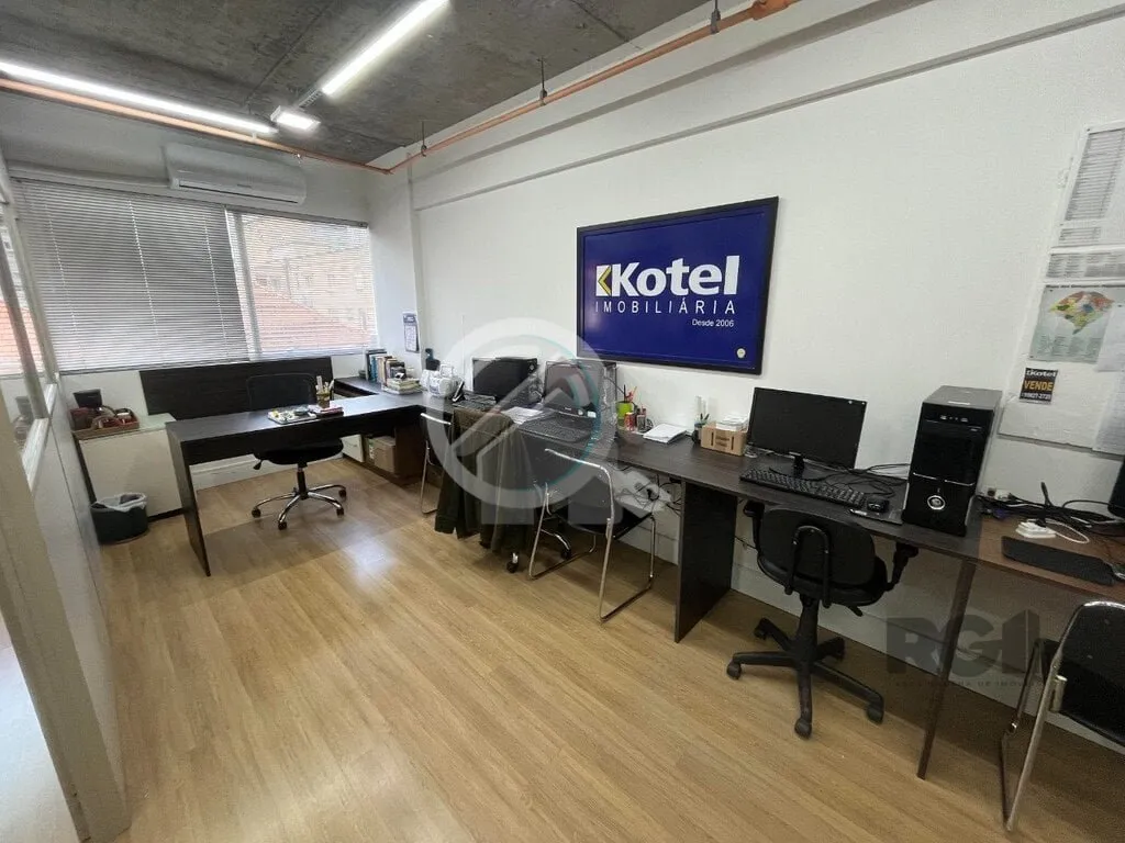 Sala Comercial Sofisticada em frente ao Parque da Redenção - Bom Fim, Porto Alegre Para quem busca...