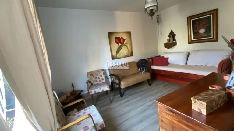 Imagem Casa à venda no bairro São Sebastião, em Uberaba - 4 dormitórios e 3 banheiros