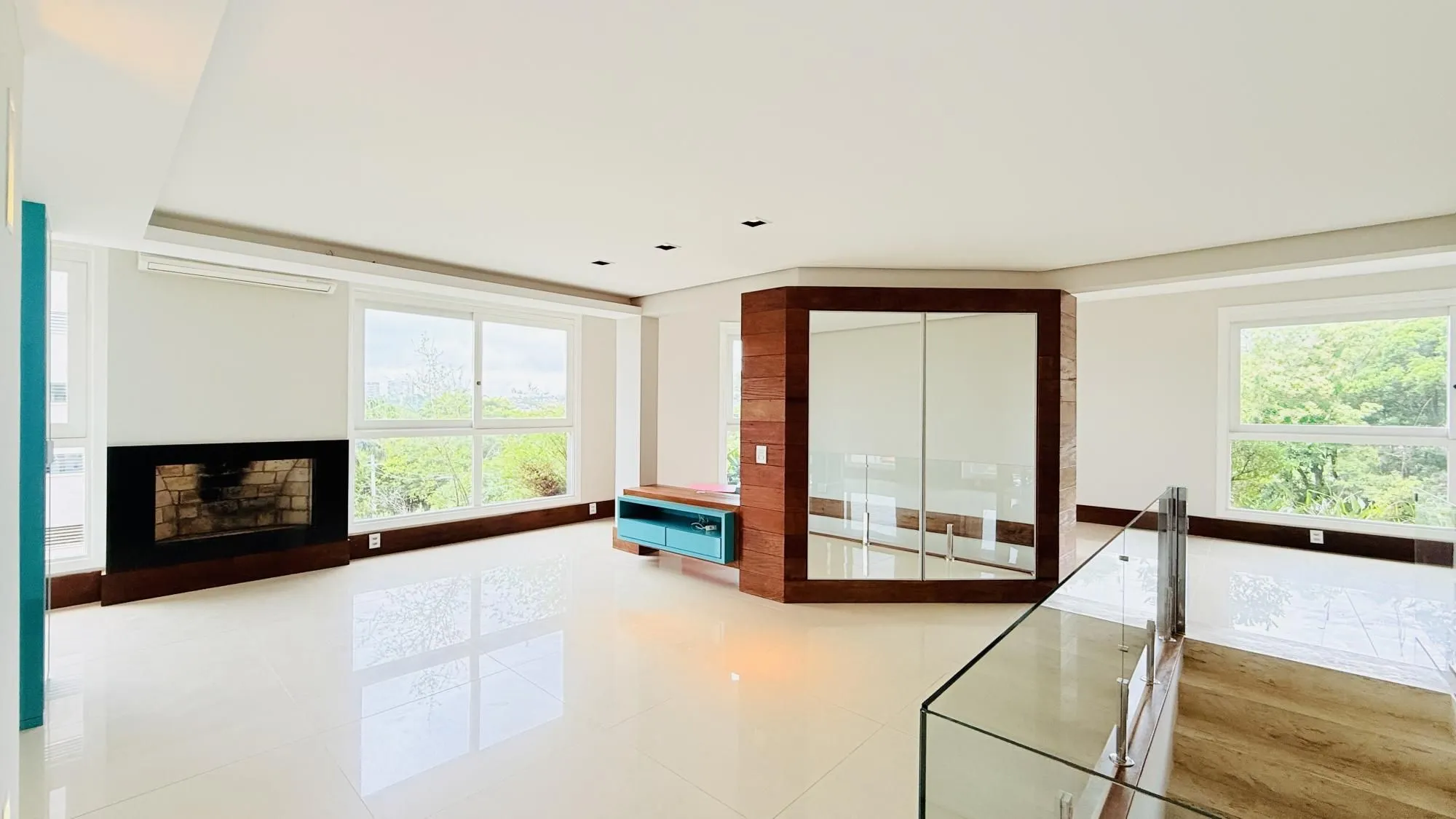 Imagem Cobertura Duplex de 318m com Piscina Privativa, Energia Solar e Vista Panorâmica