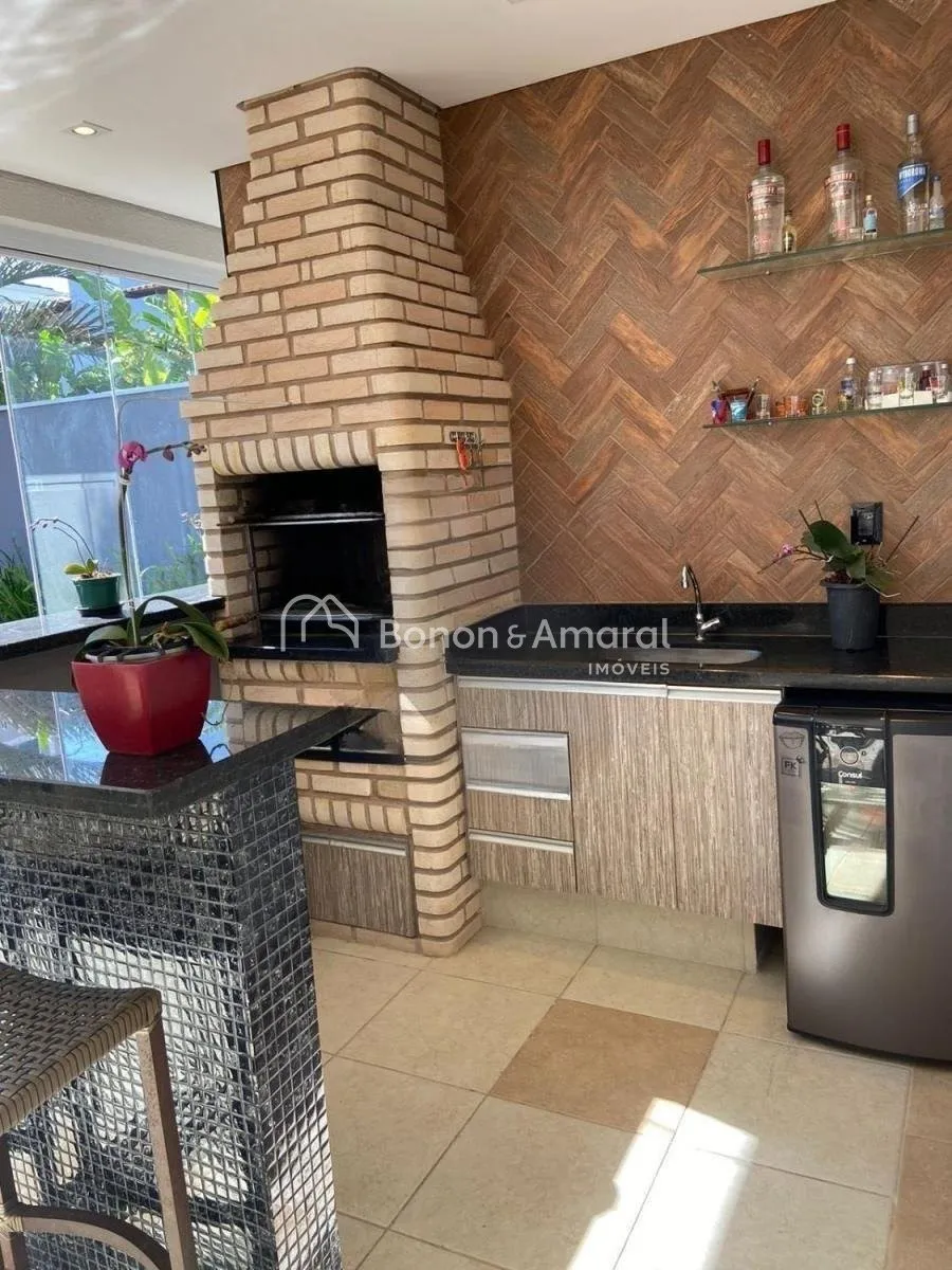 Imagem Casa À Venda com 4 Quartos e 5 Banheiros por R$ 2.350.000 no Swiss Park