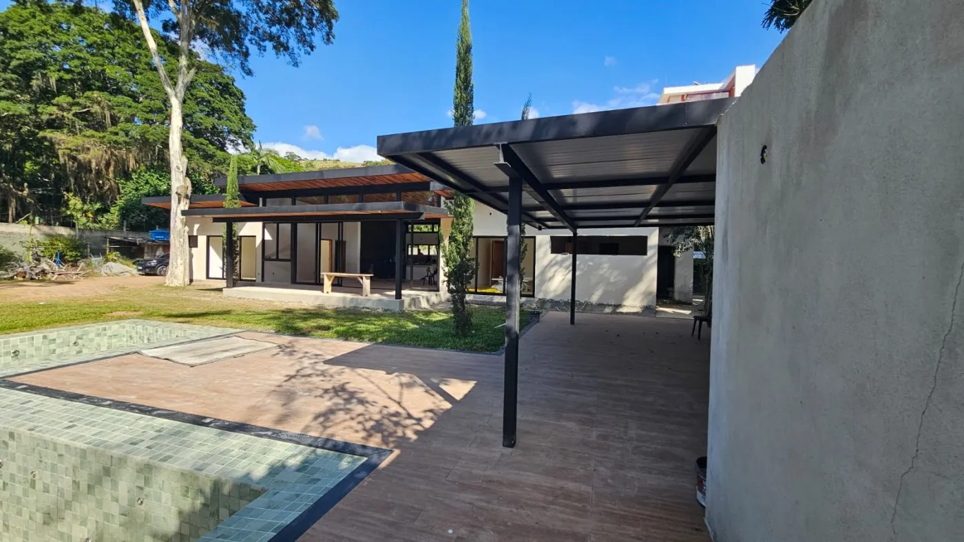 Imagem Casa para Venda em Petrópolis / RJ no bairro Itaipava