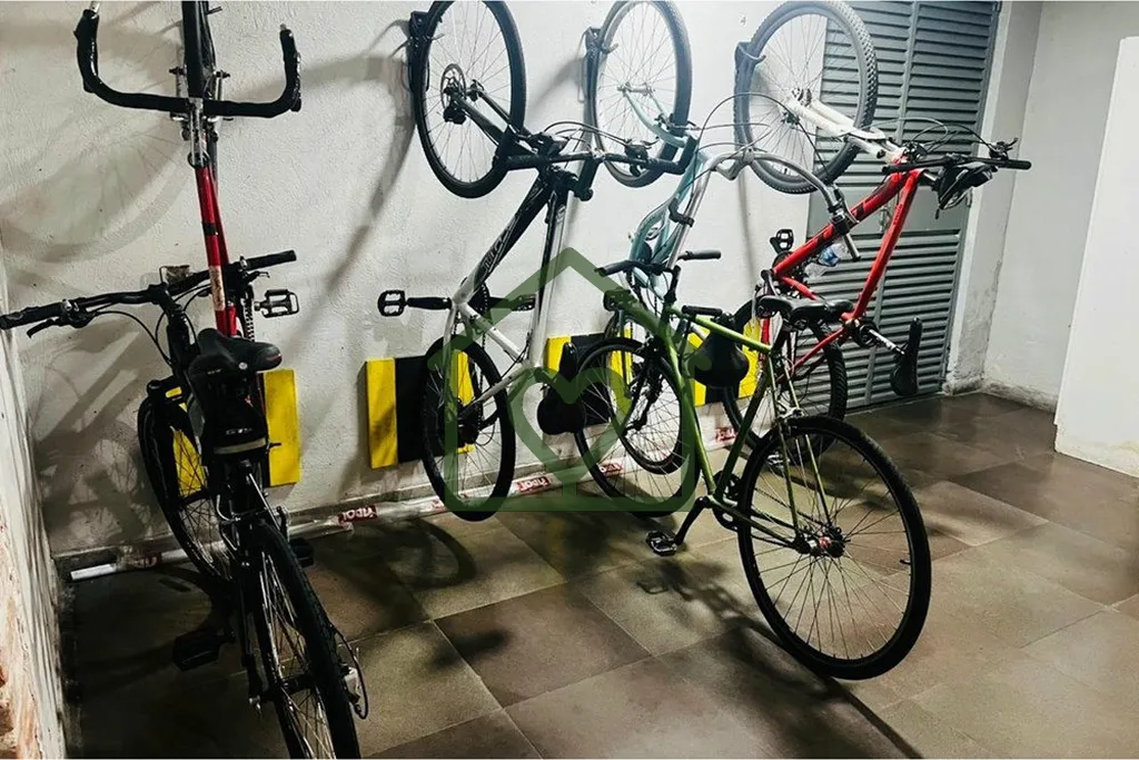 Imagem Descubra o seu novo lar em pleno coração de Porto Alegre! Este JK desocupado, localizado na Rua Ce...