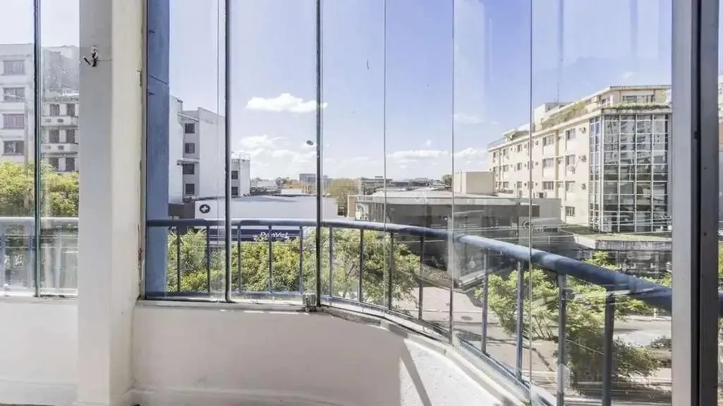 Imagem Apartamento 3 dormitórios à venda na Av. Cristóvão Colombo - Amplo, ensolarado e excelente localização!