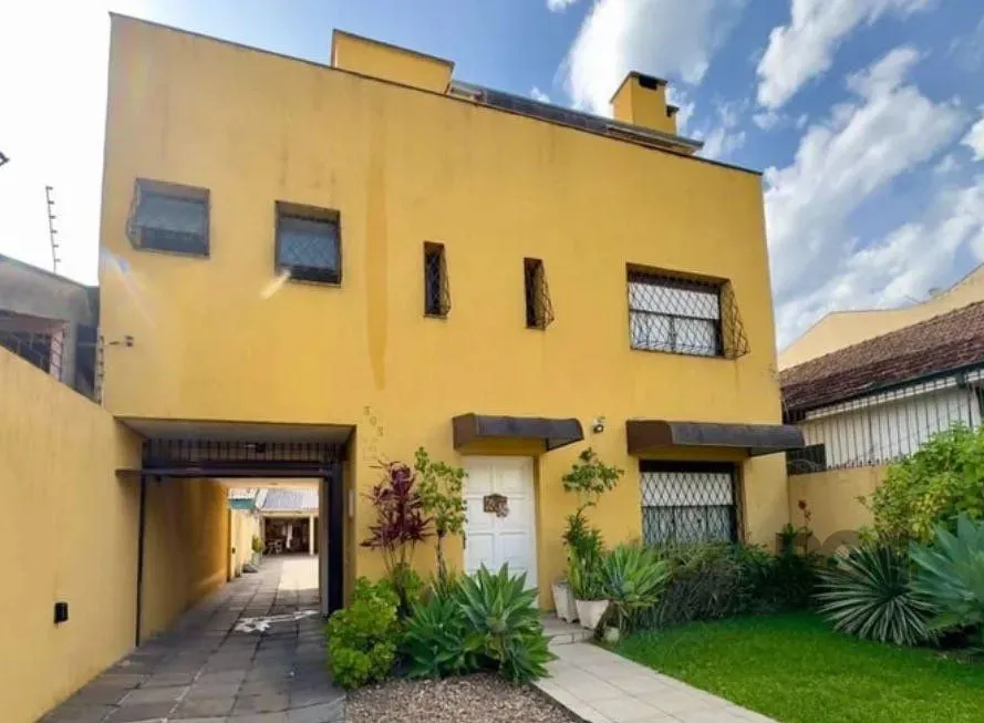 Imagem Casa sobrado no Partenon de 5 dormitórios