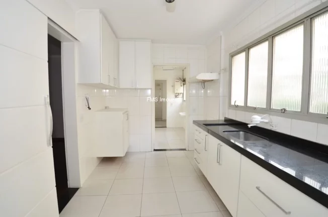 Imagem Imperdível apartamento à venda em Moema, São Paulo-SP: 3 quartos, 1 suíte, 2 banheiros, 1 vaga de garagem e 95m² de luxo!
