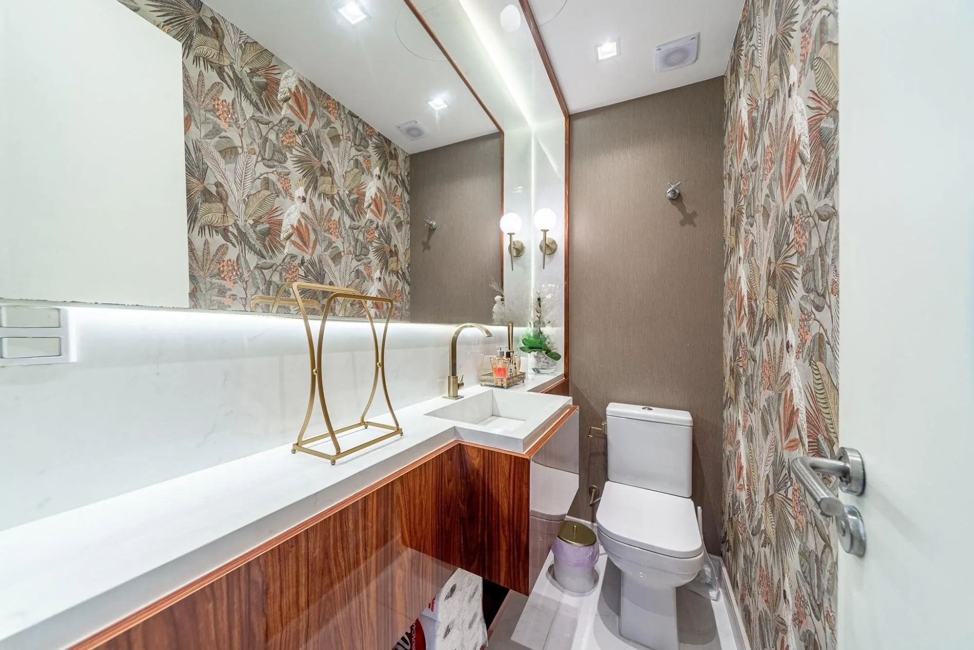 Imagem Apartamento 3 dormitórios, sendo 3 suítes e 2 vagas no Petropolis