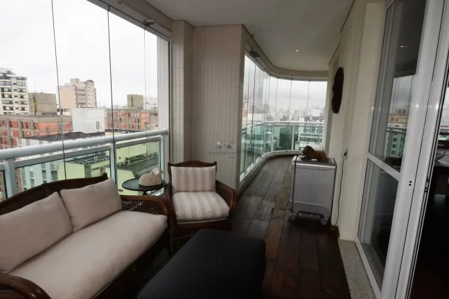 Imagem Apartamentos com terraço gourmet com piso em madeira de demiloção, living para 03 ambientes, 03 s...