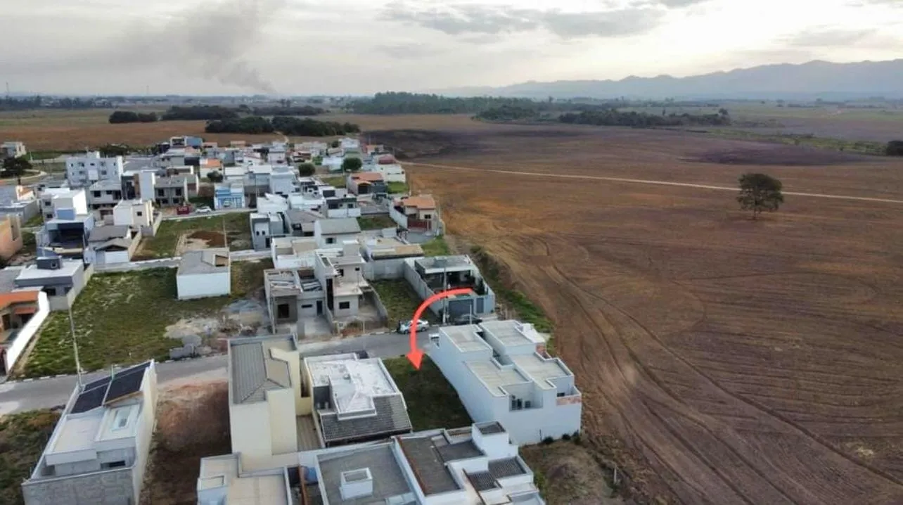Imagem Oportunidade Imperdível: Terreno de 176m² no Loteamento Flamboyant, Ideal para Construção e Investimento.