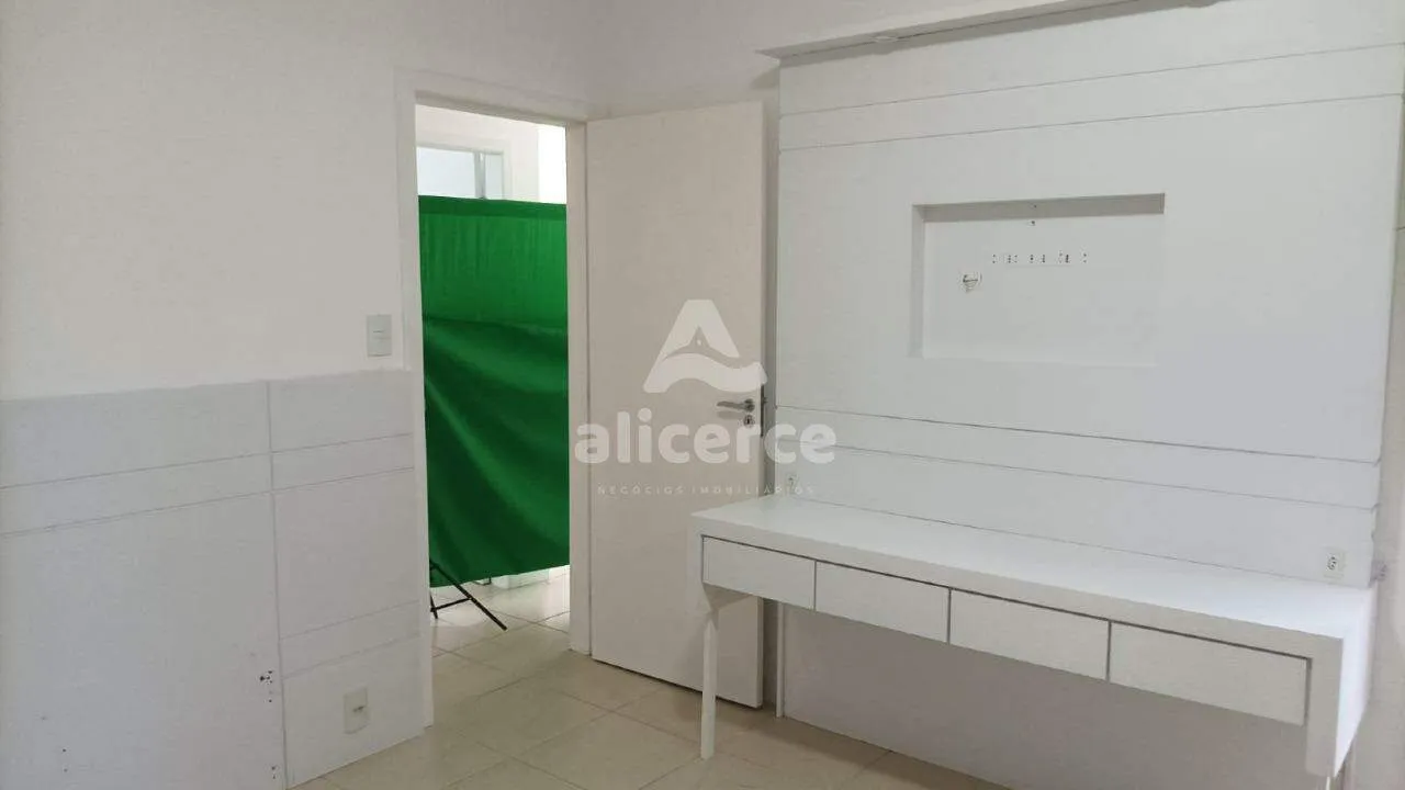 Imagem Casa para aluguel com 3 quartos, 1 suíte, sacada e garagem no Estreito. A uma quadra da Beira-Mar Continental.