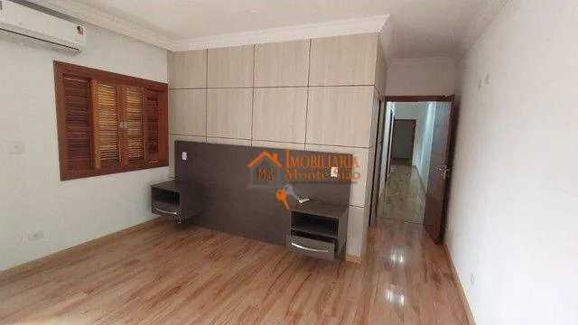 Imagem Sobrado com 3 dormitórios à venda, 250 m² por R$ 1.200.000,00 - Cidade Soberana - Guarulhos/SP