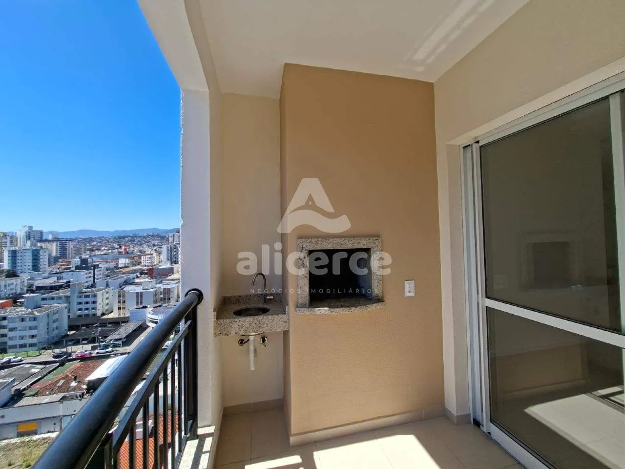Imagem Apartamento à venda com 02 dormitórios sendo 01 suíte com 74 m² no bairro Kobrasol - São José - SC.