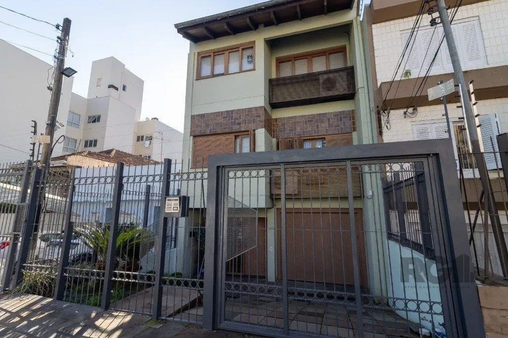 Imagem Casa incrível com 444m² privativos, para uso misto, residencial ou comercial.
