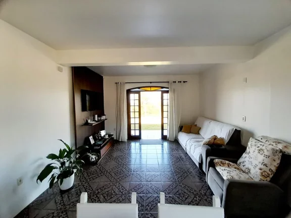 Imagem Magnífico Imóvel em Garopaba-SC: Casa e 2 Aptos, Vista para o Mar, 310m², Próx. à Praia.
