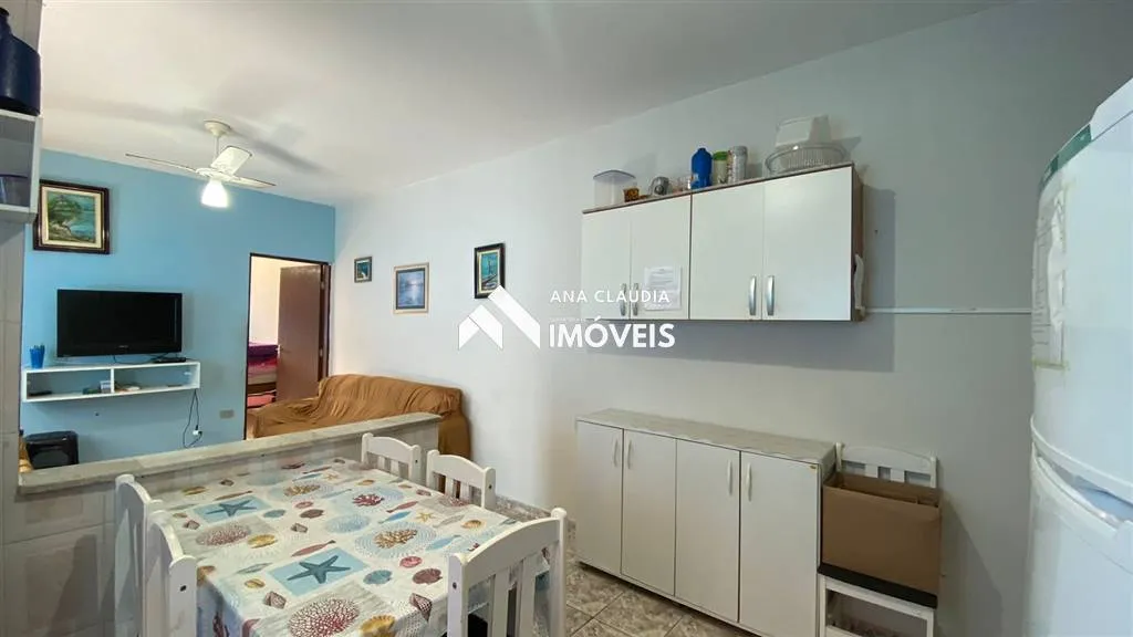 Imagem Casa na praia de Mongaguá a venda, 80 metros da Marginal.