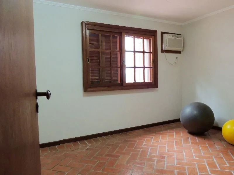 Imagem Casa para Venda com 3 dormitórios, sendo 2 suites e 3 vagas no bairro Belém Novo