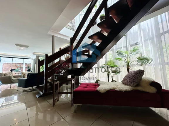 Imagem Casa espetacular à venda em Condomínio na Granja Viana