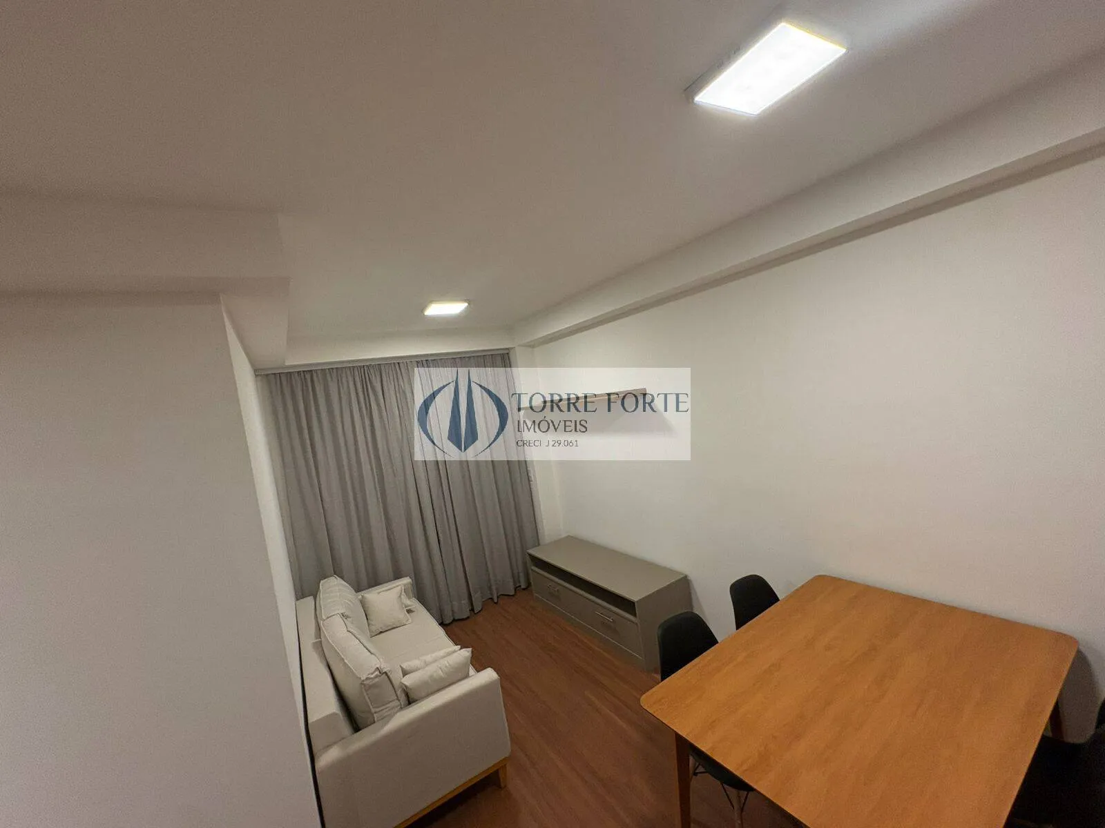 Imagem Apartamento Mobiliado com 2 Dormitórios e Varanda no Belém