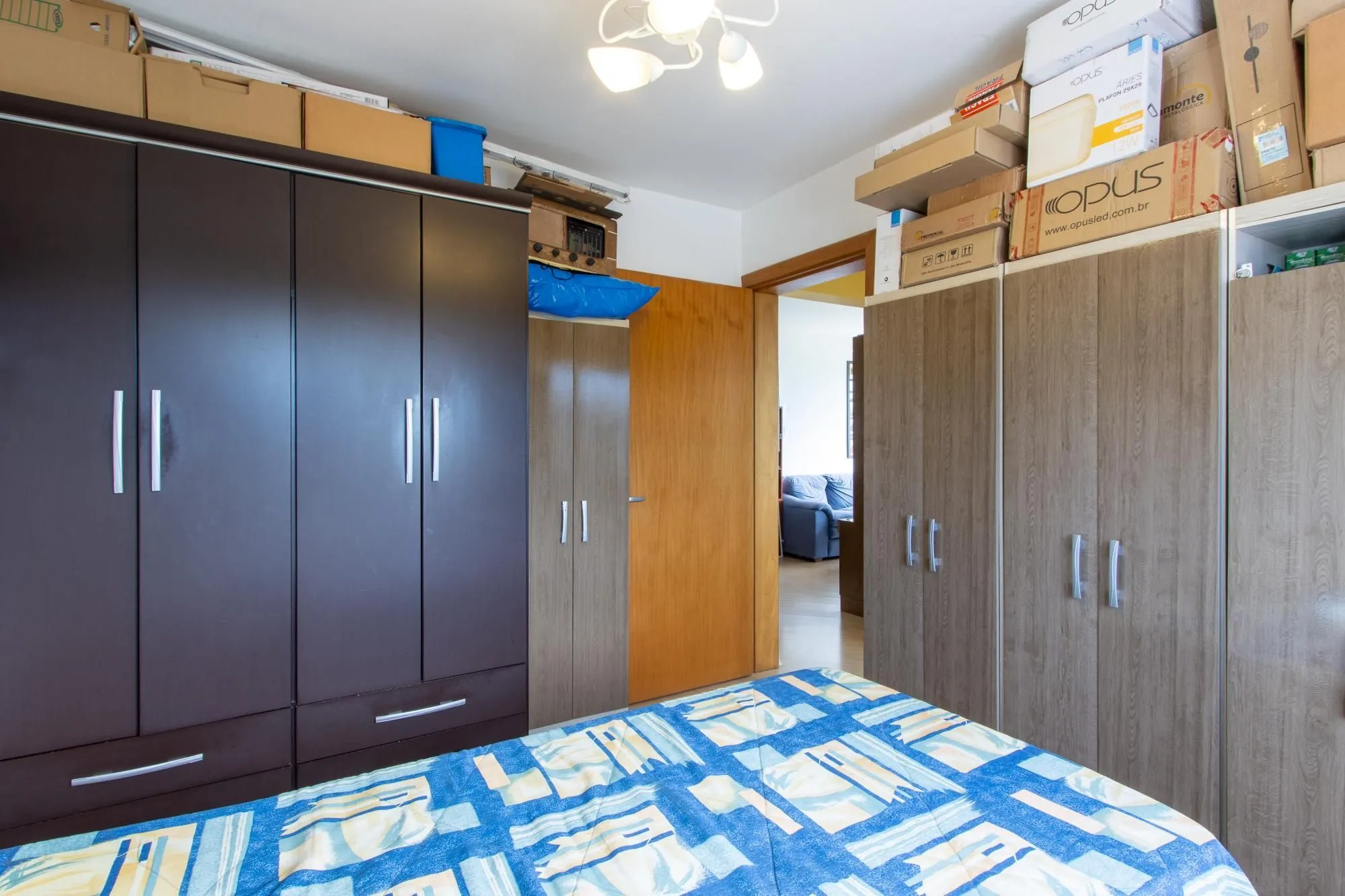 Imagem Apartamento de 2 dormitórios, na zona sul de Porto Alegre, semi-mobiliado, churrasqueira e box escriturado.
