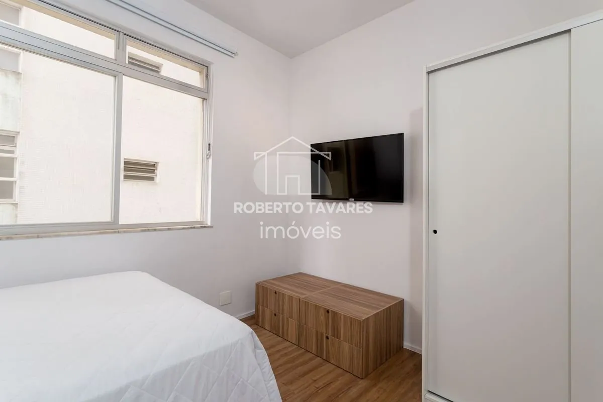 Imagem Apartamento Mobiliado e totalmente Reformado! 145 m2 úteis 5dts e 3 suítes, cozinha aberta para sala - Está a duas quadras da Av. Paulista.