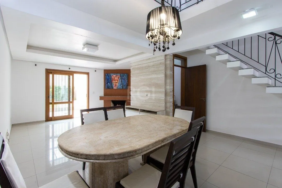 Imagem Casa para Venda - 204m², 3 dormitórios, sendo 3 suites, 2 vagas - Espirito Santo