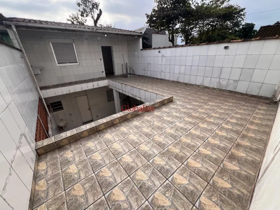 Imagem Sobrado à venda com 220m², 3 quartos, 2 suítes, 8 vagas por R$800.000,00 na Vila Mathias em Santos