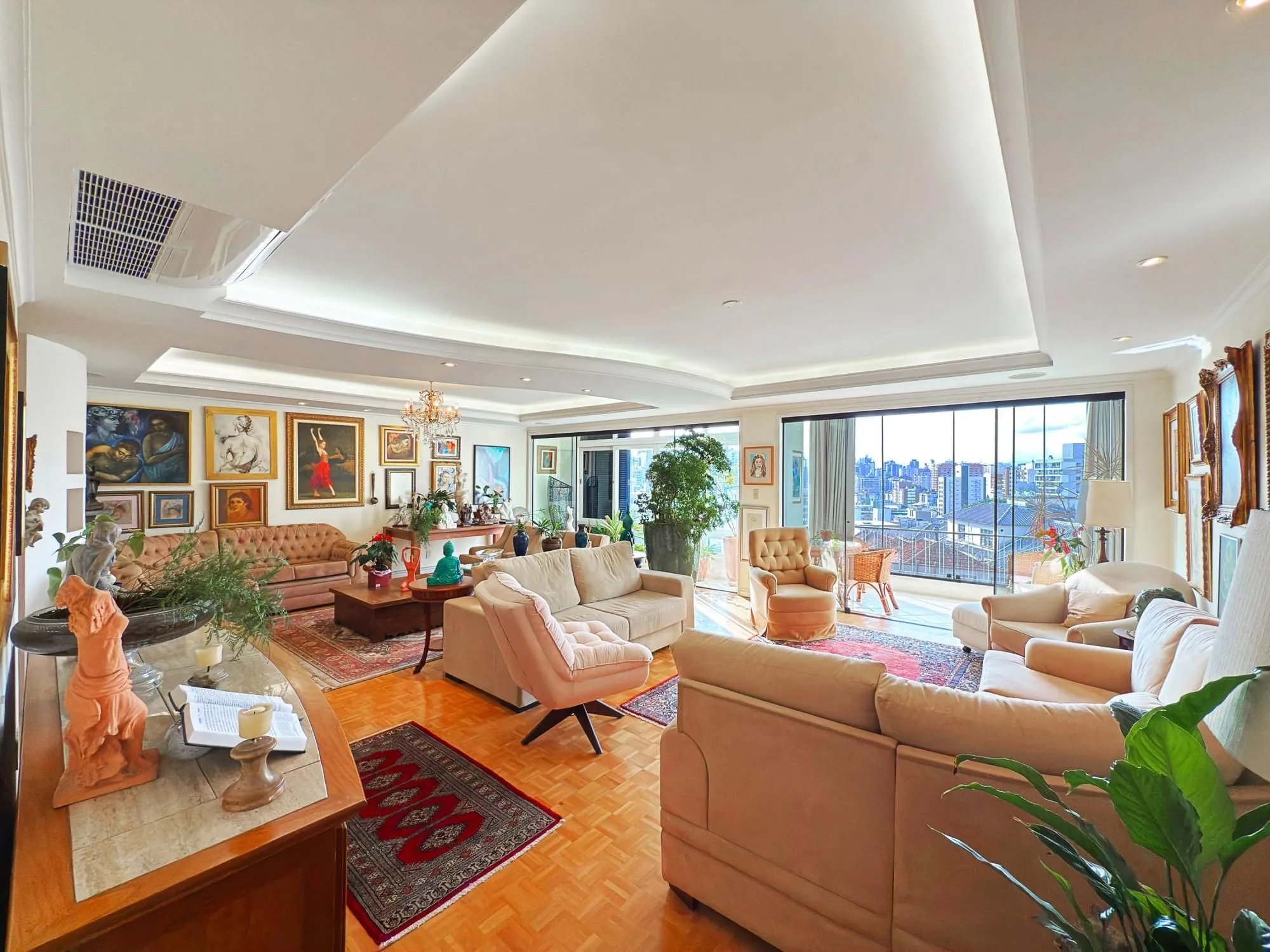 Imagem 231,8 m², 3 dormitórios com suíte, 1 vaga