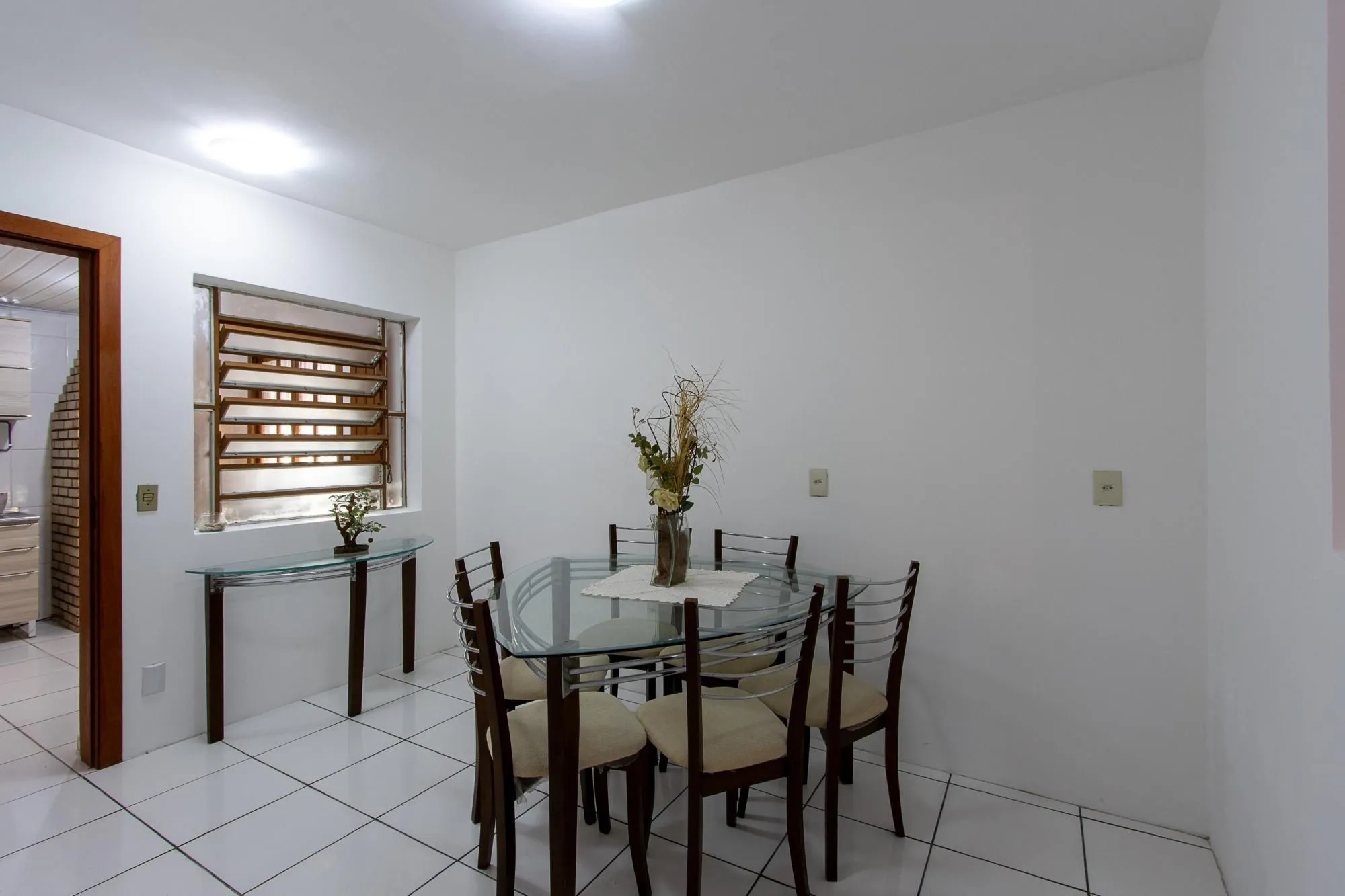 Imagem Casa de condomínio, 3 dormitórios, 1 suíte, 1 vaga coberta, no bairro Cristal.