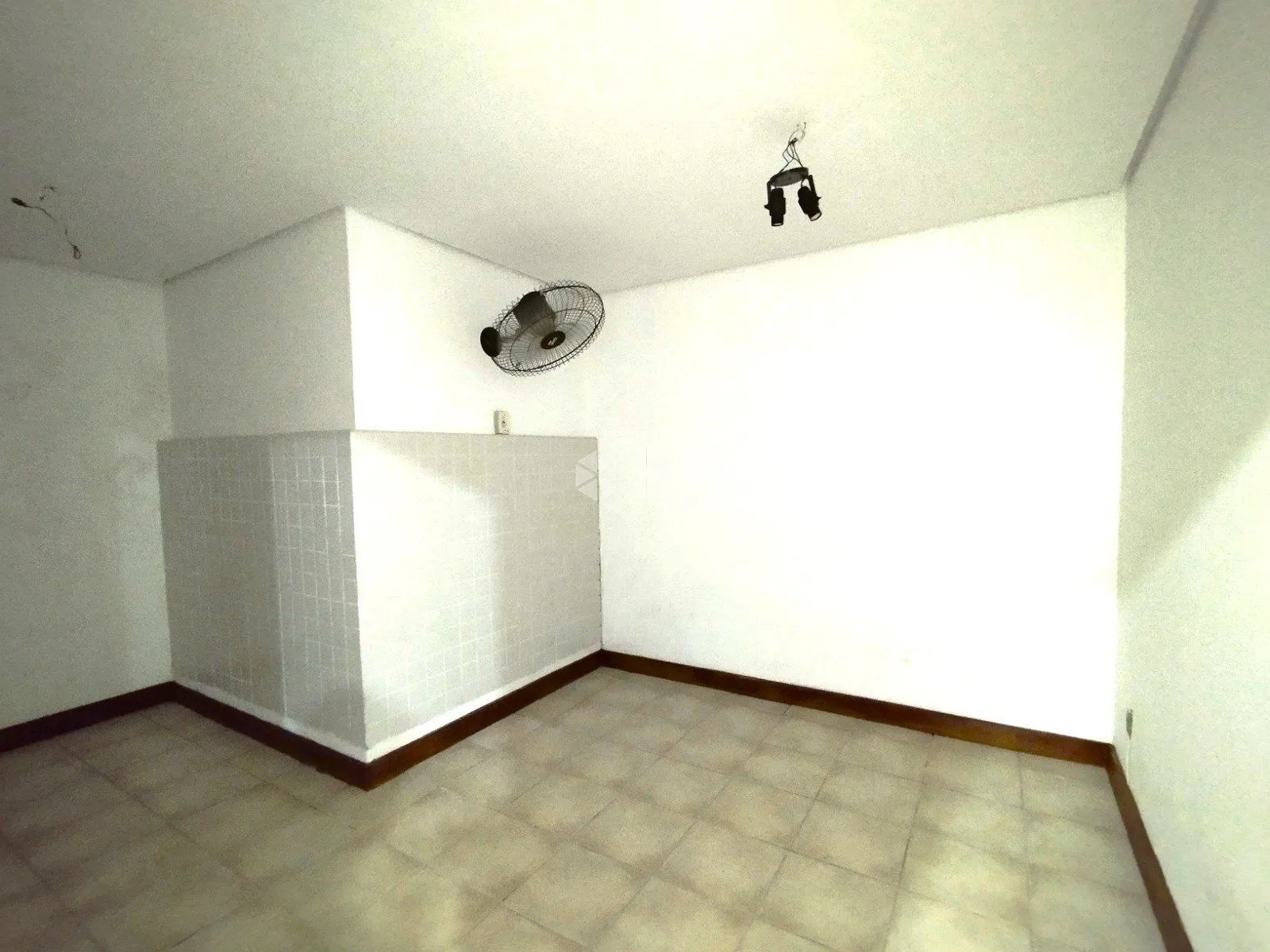 Imagem CONJUNTO COMERCIAL PODENDO FACILMENTE SER TRANSFORMADO EM APTO GARDEN