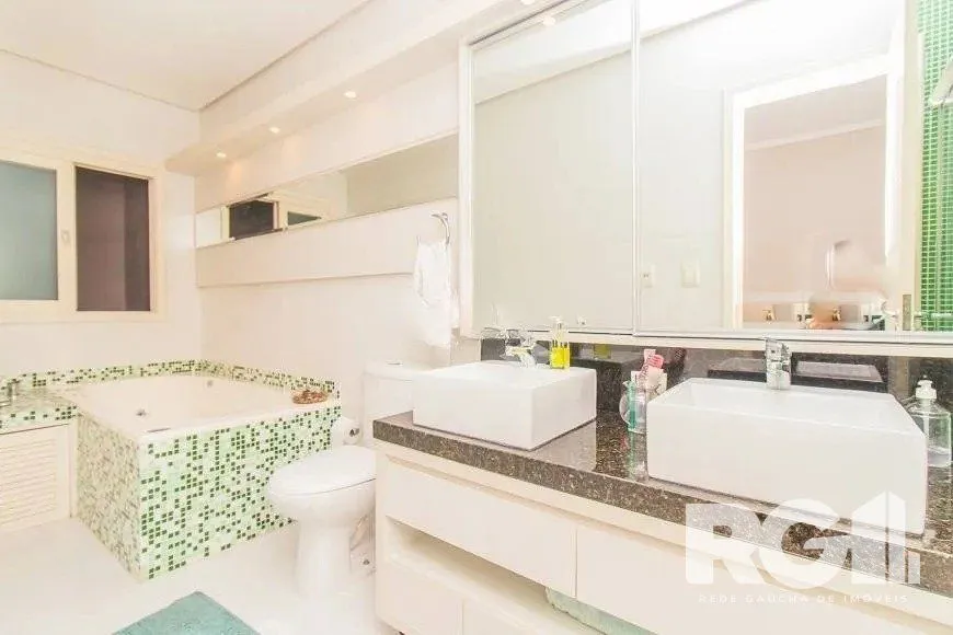 Imagem Casa com piscina, 3 suítes, desocupada, Rua Leite de Castro- Jardim Itu Sabará