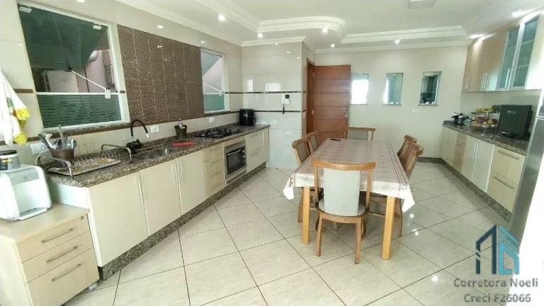 Imagem Prédio Comercial/Residencial a venda com salas comerciais e 04 quartos c/suíte no Campo Comprido em Curitiba PR