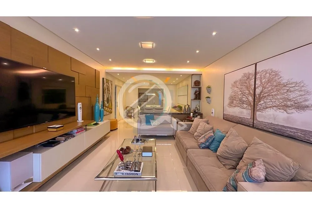 Bem-vindo ao sonho de morar no coração do Centro Histórico de Porto Alegre! Este apartamento comp...