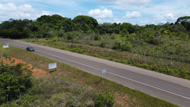 Imagem Excelente terreno em Itacaré cerca de 2 km do centro da cidade com linda vista para formosa peníns...