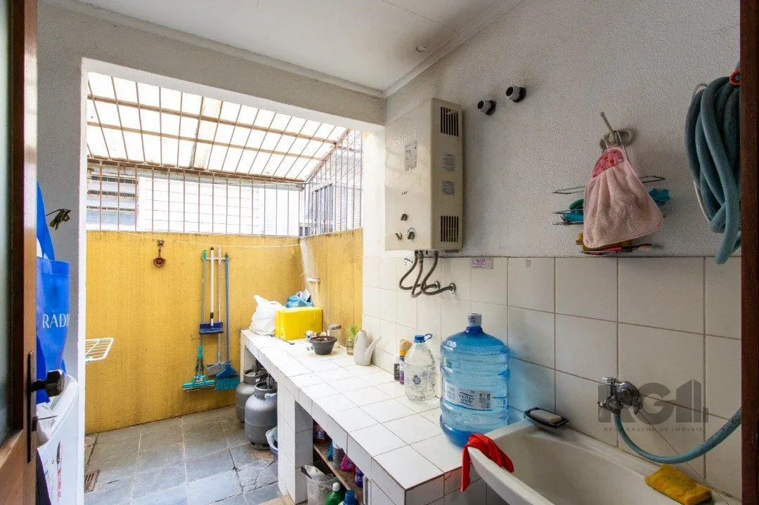 Imagem Casa de 3 dormitórios à venda na Tristeza - Zona sul de Poa.