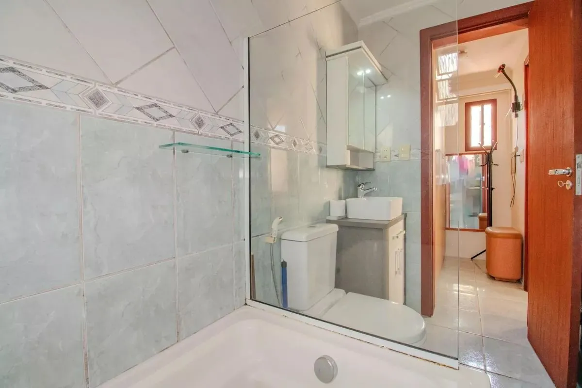Imagem Casa à venda com 173m², 2 quartos e 3 vagas no bairro Vila Ipiranga- Porto Alegre/RS