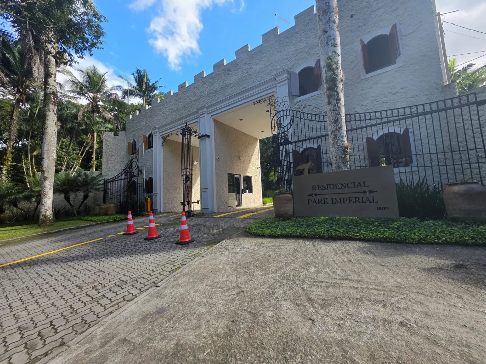 Imagem Charmosa Casa em condomínio no Park Imperial em Caraguatatuba