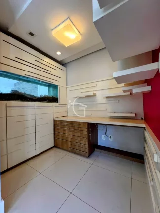 Imagem EXCELENTE APARTAMENTO NO ATIRADORES COM 3 SUÍTES E 3 VAGAS DE GARAGEM