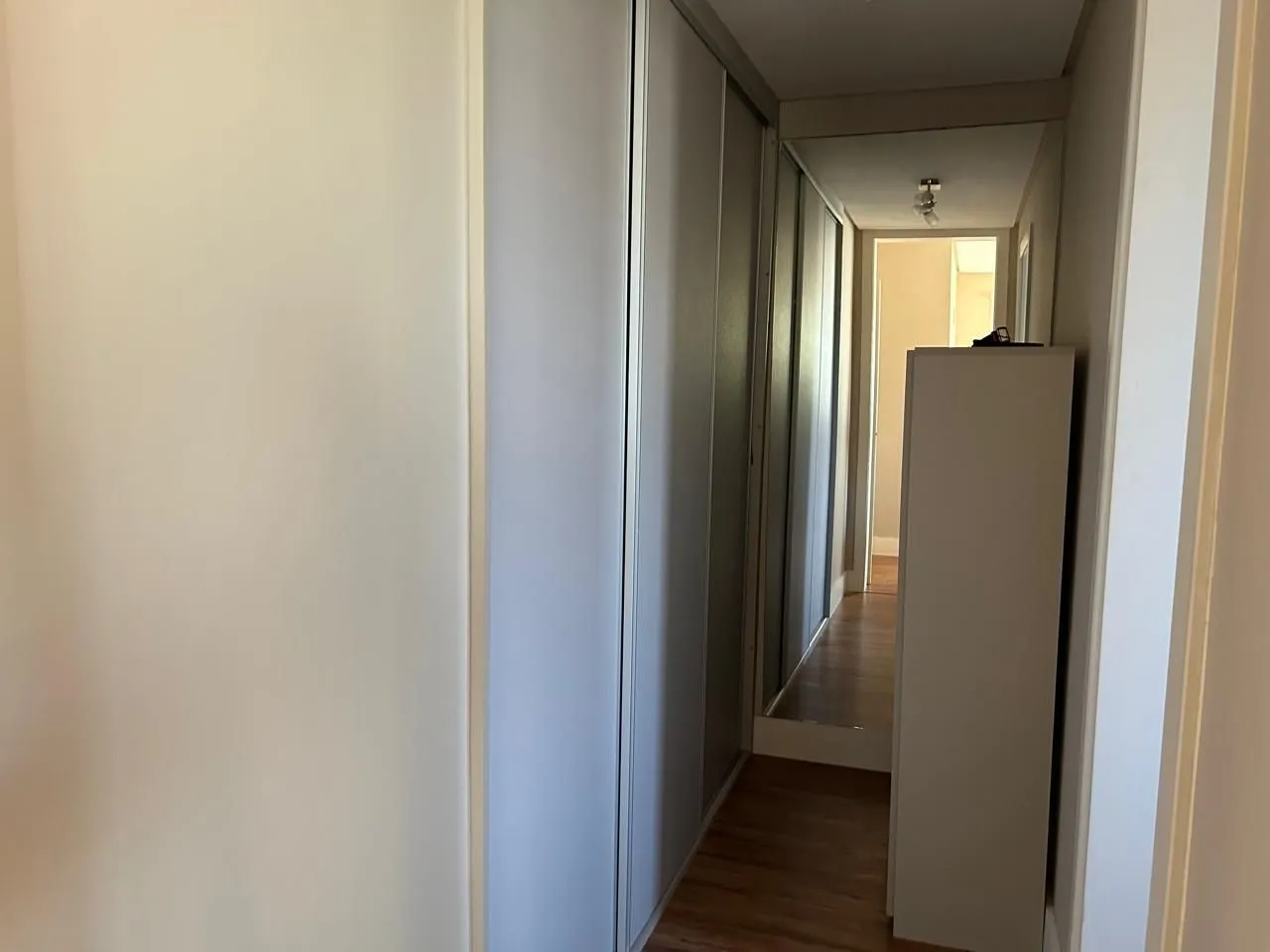 Imagem Vende-se luxuosa casa com 4 suítes e 430m² - Gramado